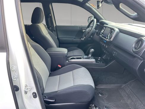 Used 2023 Toyota Tacoma TRD Sport image 17