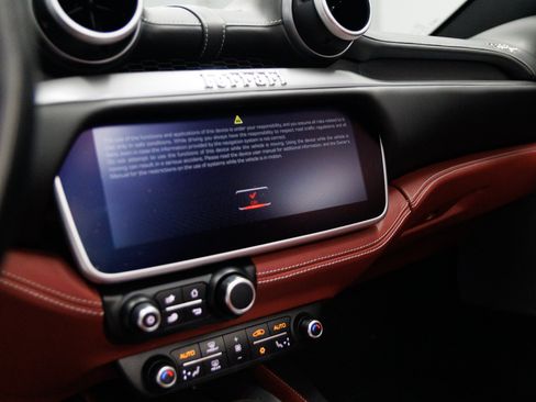 Used 2019 Ferrari Portofino RWD image 38