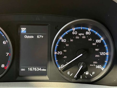 Used 2018 Toyota RAV4 LE FWD image 12