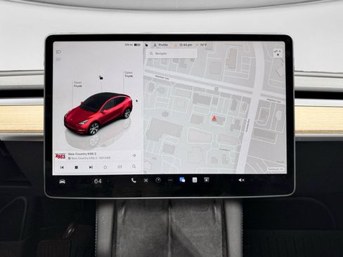 Used 2024 Tesla Model Y Long Range AWD/4WD image 9