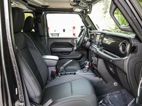 Used 2022 Jeep Gladiator Sport AWD/4WD image 15