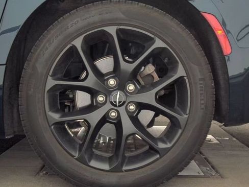 Used 2025 Chrysler Pacifica Limited FWD image 11