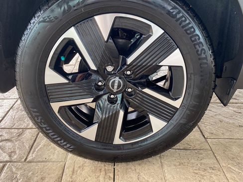 Certified 2025 Nissan Kicks SV AWD/4WD image 12