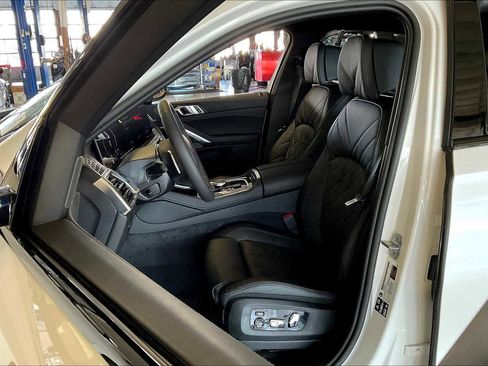 New 2026 BMW X6 xDrive40i w/ Climate Comfort Package image 9