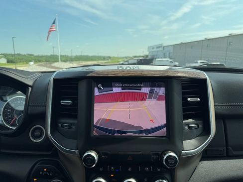 Used 2019 RAM 1500 Laramie AWD/4WD image 29