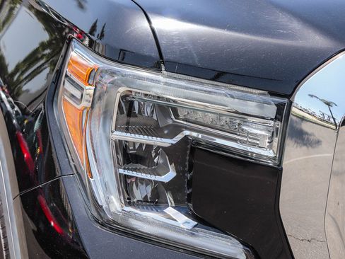 Used 2019 GMC Sierra 1500 SLT w/ SLT Premium Plus Package AWD/4WD image 6