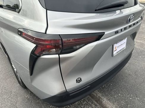 Used 2024 Toyota Sienna XLE image 28