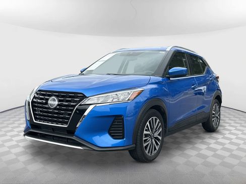Used 2023 Nissan Kicks SV image 3