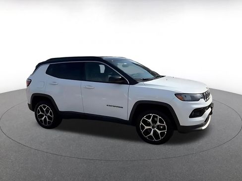 Used 2025 Jeep Compass Limited AWD/4WD image 2