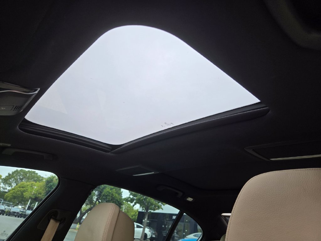 Used 2021 BMW 740i w/ M Sport Package RWD image 23