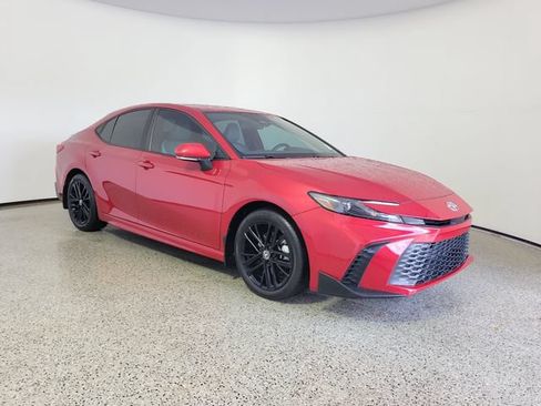Used 2025 Toyota Camry SE FWD image 4