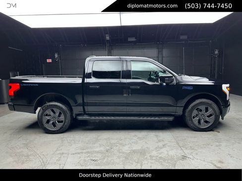 Used 2025 Ford F150 Lightning Lariat image 8