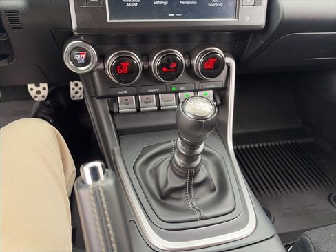 Used 2023 Toyota GR86 Premium w/ ALL Weather Mat Package (TMS) image 12