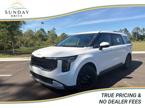 Used 2025 Kia Carnival FWD image 1