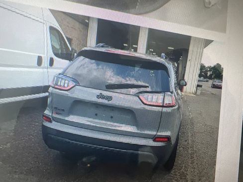 Used 2021 Jeep Cherokee Latitude AWD/4WD image 5