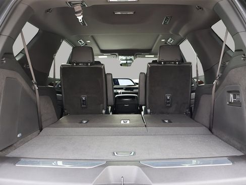 Used 2024 Cadillac Escalade Premium Luxury w/ Performance Package image 19