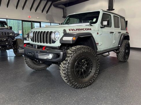 Used 2024 Jeep Wrangler Unlimited Rubicon w/ XTREMEE 35" Tire Package image 34