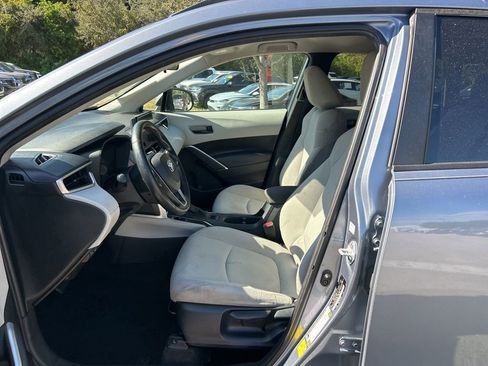 Used 2023 Toyota Corolla Cross LE image 9