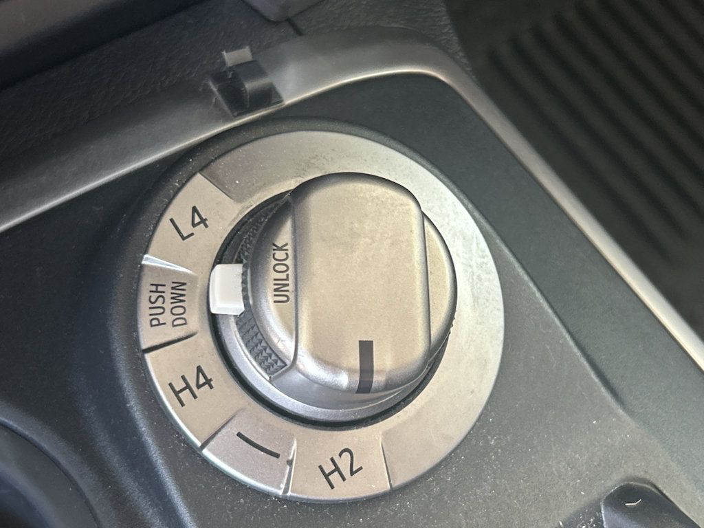 Used 2015 Toyota 4Runner SR5 AWD/4WD image 27