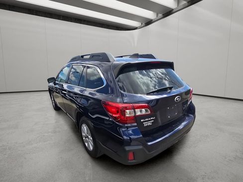Used 2018 Subaru Outback 2.5i Premium image 6
