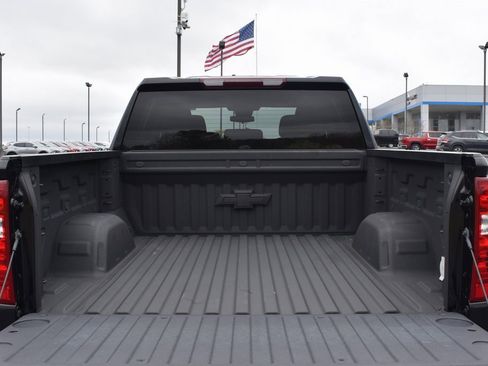 Used 2024 Chevrolet Silverado 1500 Custom Trail Boss w/ LPO, Dark Essentials Package image 7