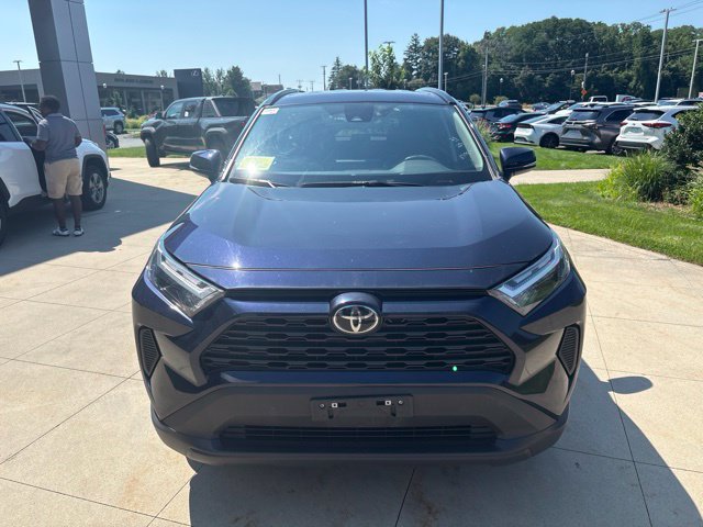 Used 2025 Toyota RAV4 XLE AWD/4WD image 2