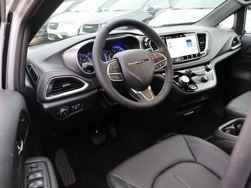 New 2026 Chrysler Pacifica Select FWD image 11