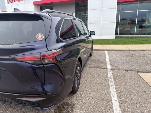 Used 2024 Toyota Sienna XSE w/ XSE Premium Package AWD/4WD image 9