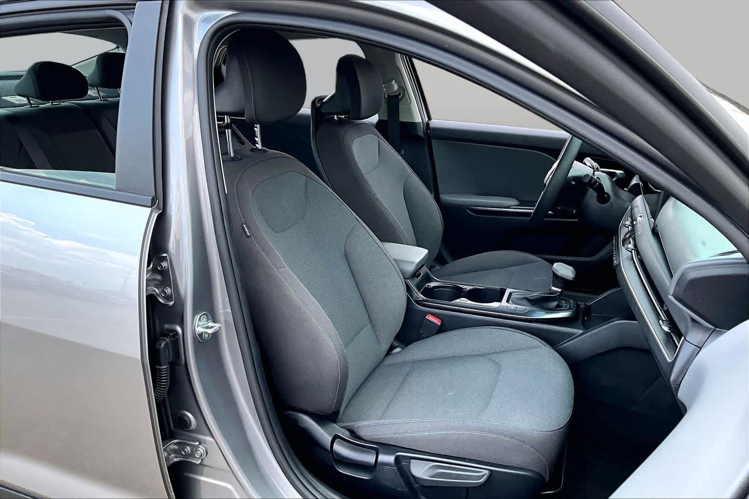 Used 2025 Kia K4 FWD image 9