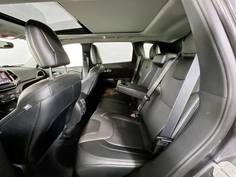 Used 2022 Jeep Cherokee Limited AWD/4WD image 24