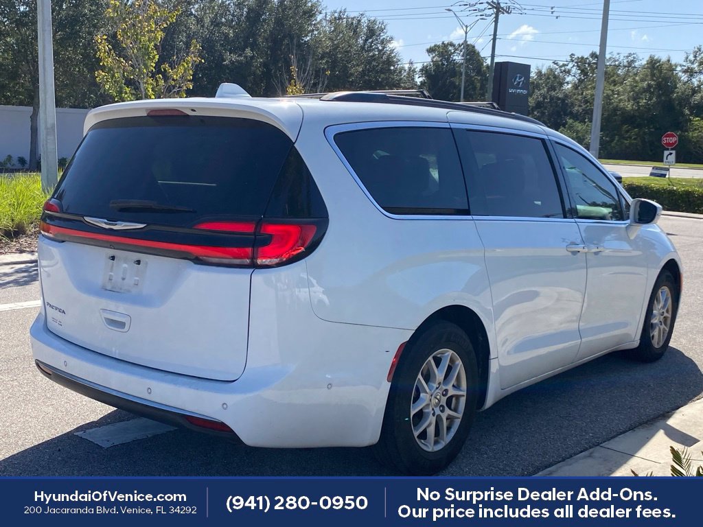 Used 2022 Chrysler Pacifica Touring-L w/ Uconnect Theater Family Group FWD image 12