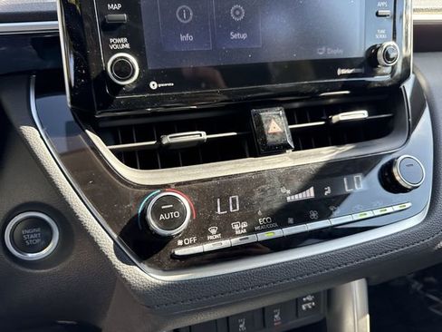 Used 2022 Toyota Corolla Cross XLE image 19