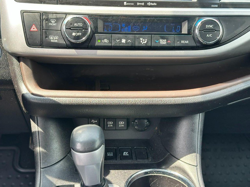 Used 2019 Toyota Highlander XLE AWD/4WD image 16