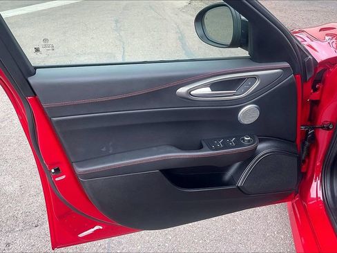 Used 2025 Alfa Romeo Giulia AWD w/ Driving Assist Package image 13