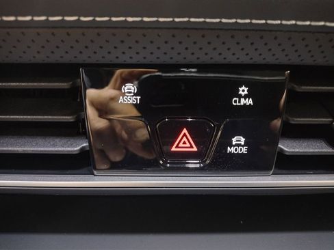 New 2026 Volkswagen Atlas SE image 32