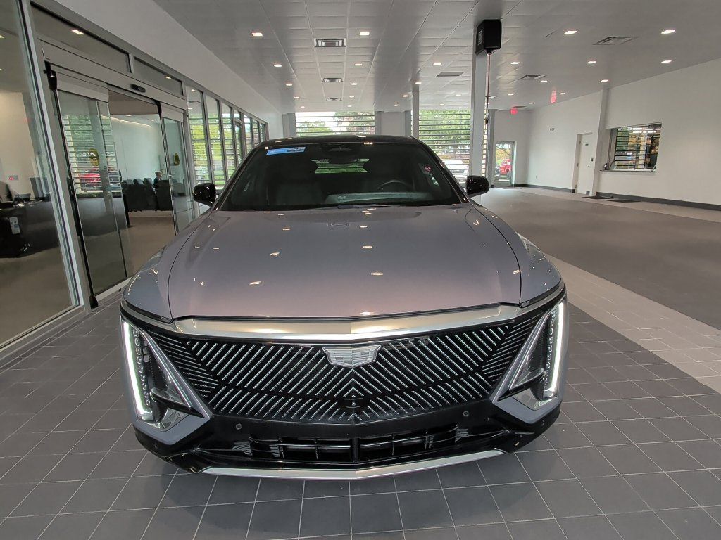 Used 2024 Cadillac Lyriq Luxury AWD/4WD image 8