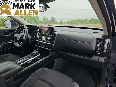 Used 2025 Nissan Pathfinder SV FWD image 28