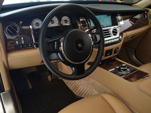 Used 2019 Rolls-Royce Wraith RWD image 9