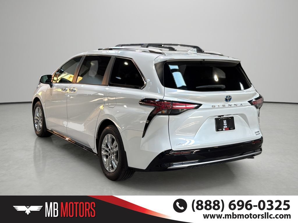 Used 2024 Toyota Sienna Limited AWD/4WD image 3
