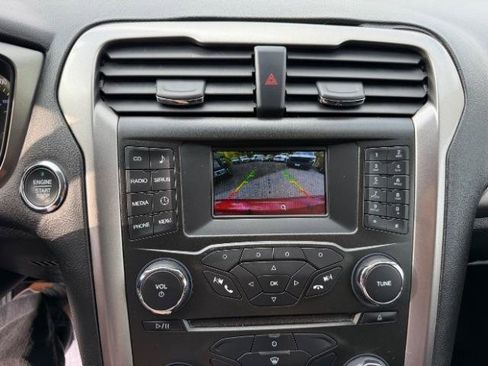 Used 2017 Ford Fusion SE image 26