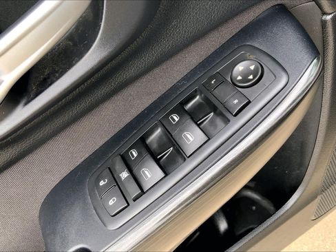Used 2016 Jeep Cherokee Sport FWD image 33
