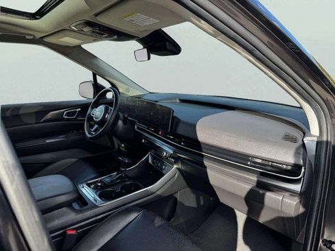 Used 2025 Kia Carnival SX w/ SX Dark Edition Package image 55