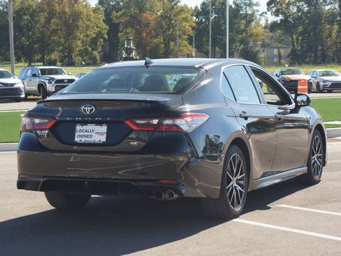 Used 2023 Toyota Camry SE image 18
