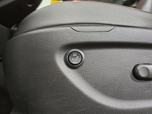 Used 2019 Chevrolet Trax LT w/ LT Convenience Package image 31