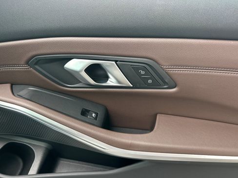 Used 2025 BMW 330i Sedan w/ Premium Package image 21