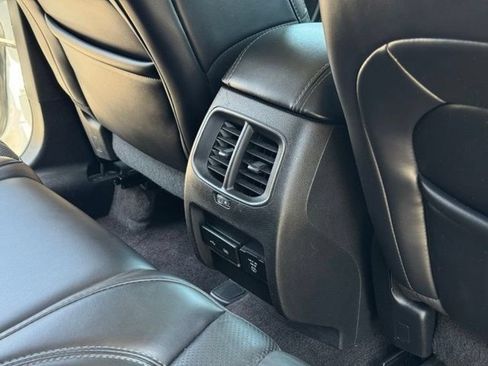Used 2019 Jeep Cherokee Limited FWD image 22