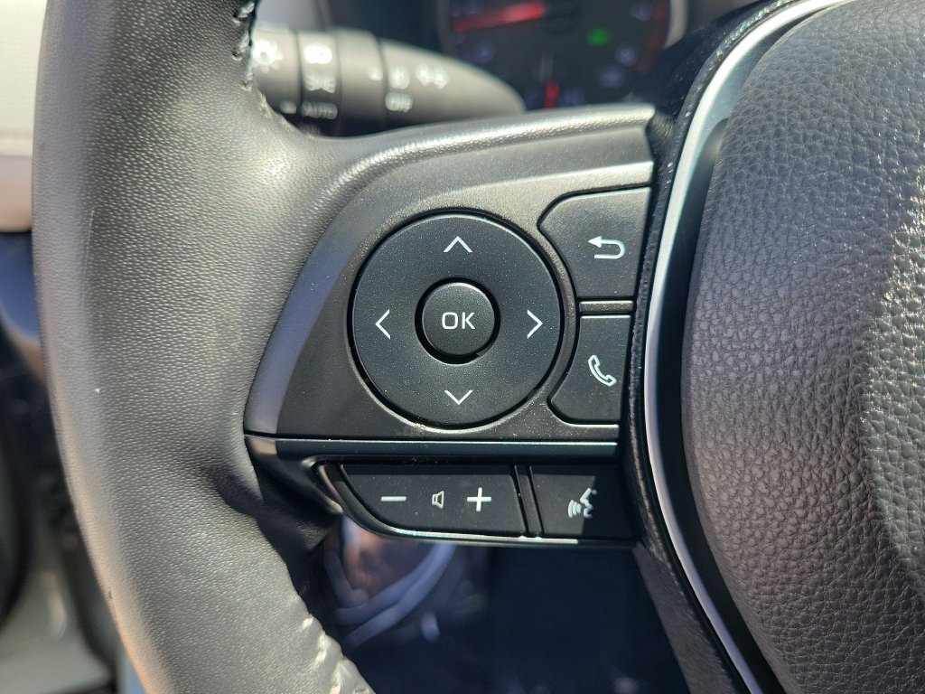 Used 2020 Toyota RAV4 XLE Premium FWD image 18