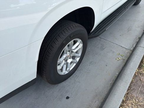 Used 2026 Chevrolet Suburban LS RWD image 13