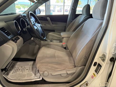 Used 2012 Toyota Highlander FWD image 7
