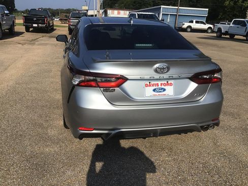 Used 2023 Toyota Camry SE FWD image 12